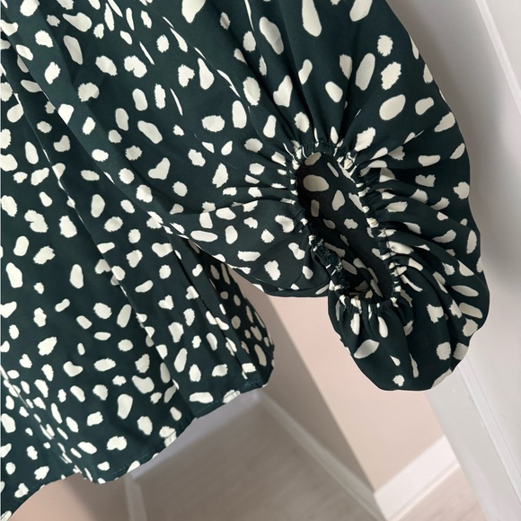 Green and white blouse - Picture 3 of 3